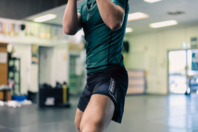 VERO Valor-Series black 2-in-1 MMA hybrid shorts with compression inner layer — view 3